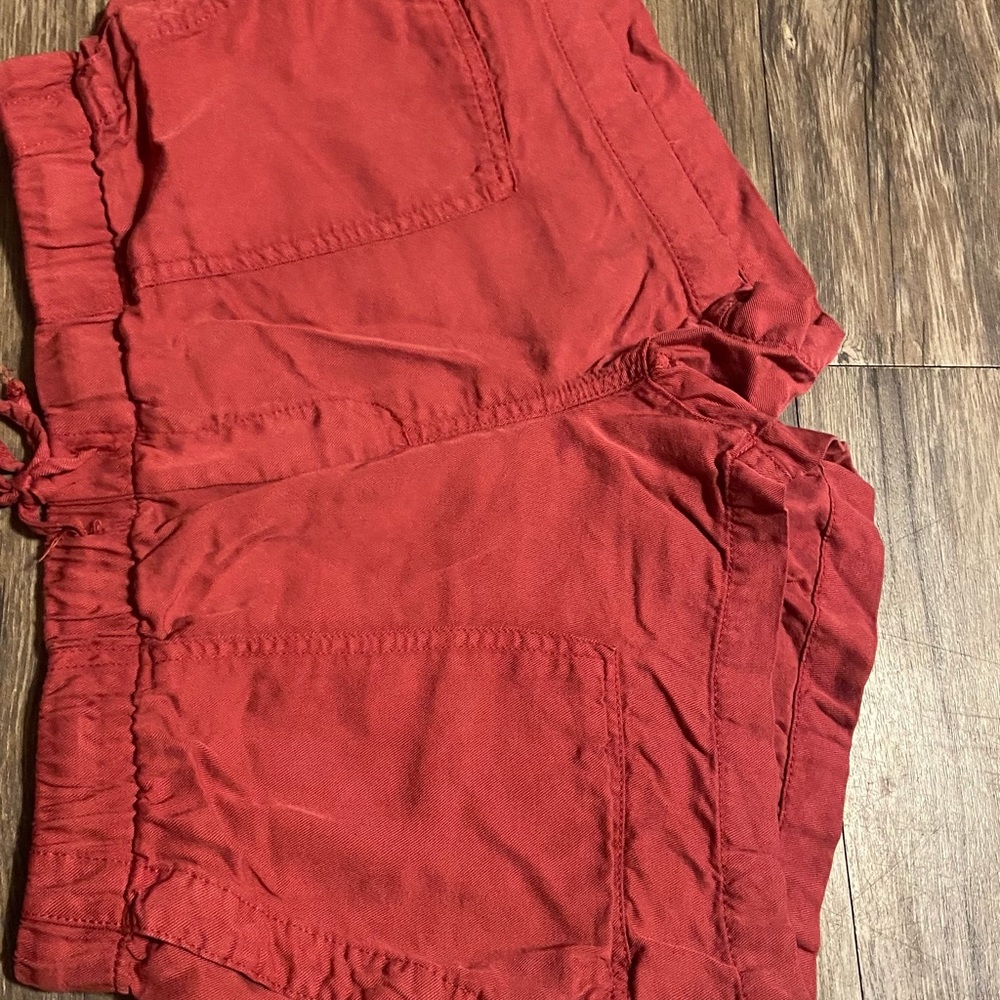super cute coral shorts, easy to dress up or down